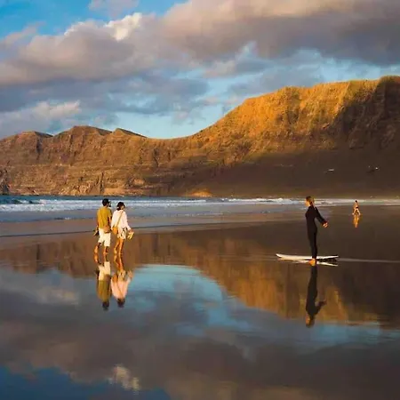 Famara, Apto. En Zona Tranquila A 200m Del Mar.