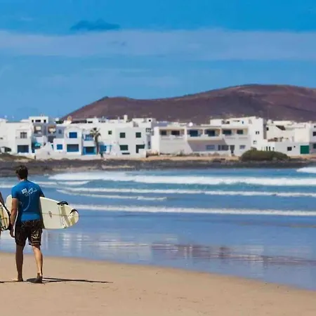 Famara, Apto. En Zona Tranquila A 200m Del Mar.