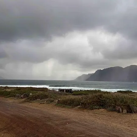 Famara, Apto. En Zona Tranquila A 200m Del Mar. Famara